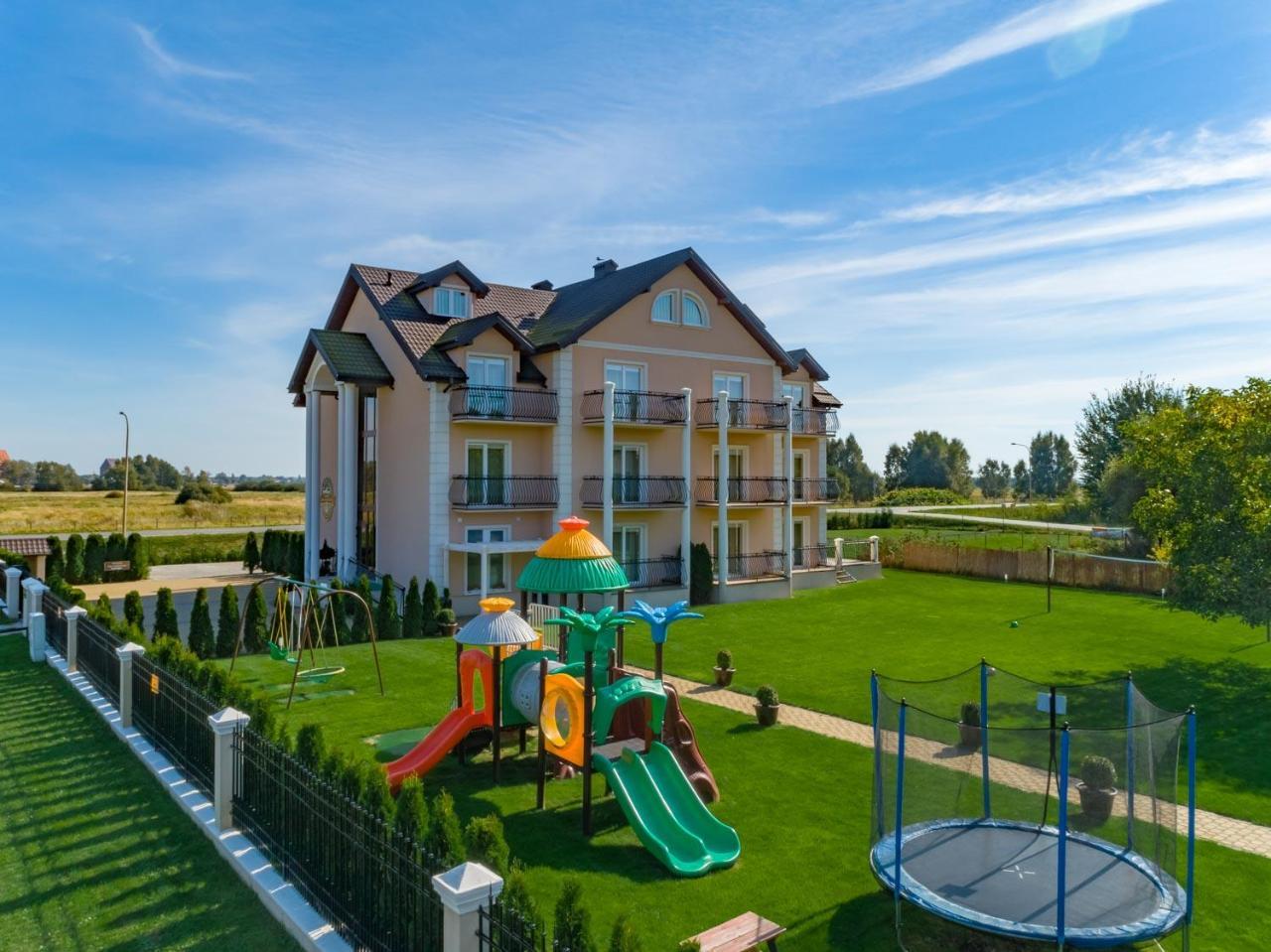 Pensjonat Marynarski - Apartamenty ダルウフコ エクステリア 写真