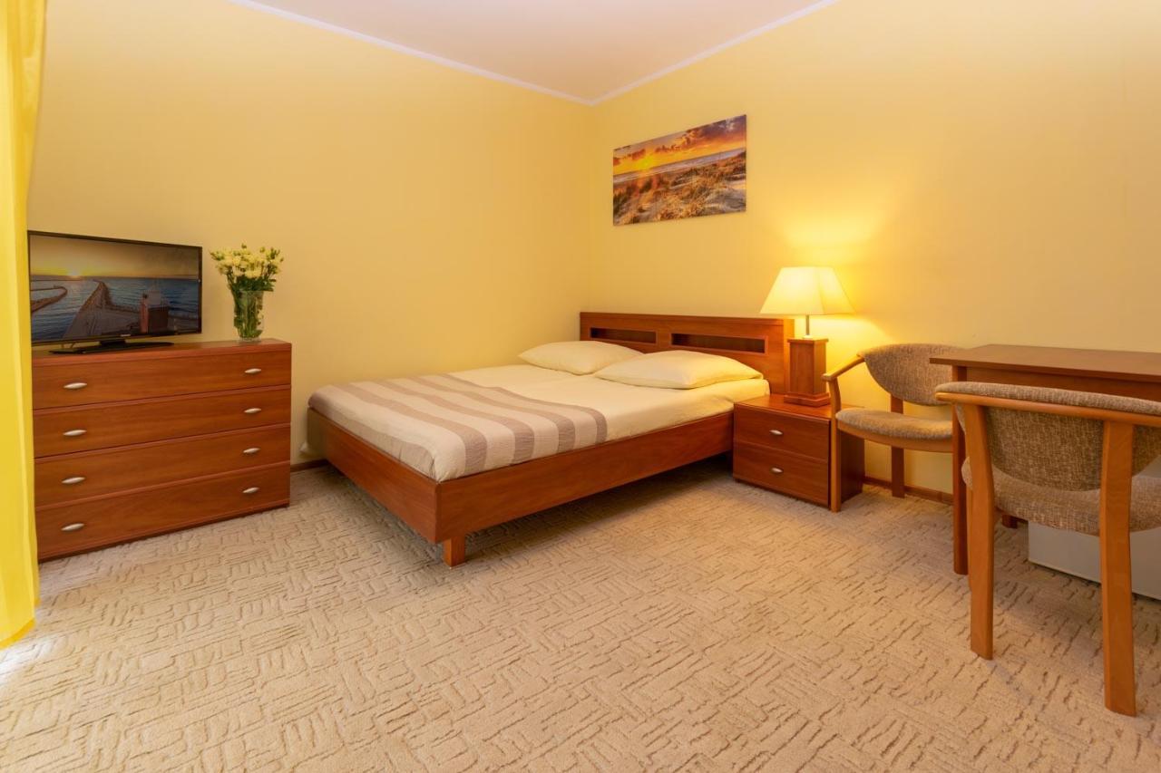 Pensjonat Marynarski - Apartamenty ダルウフコ エクステリア 写真