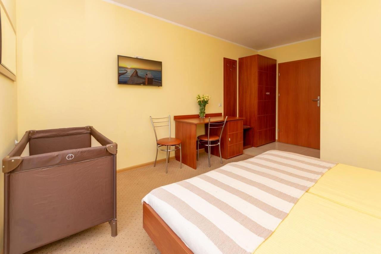 Pensjonat Marynarski - Apartamenty ダルウフコ エクステリア 写真